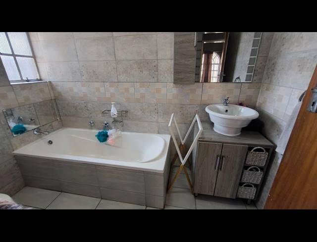 3 BEDROOM HOUSE FOR SALE IN BRACKENHURST